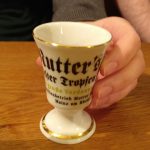 Und nach dem Mahl einen guten Tropfen. Der räumt den Magen auf und wärmt das Herz!